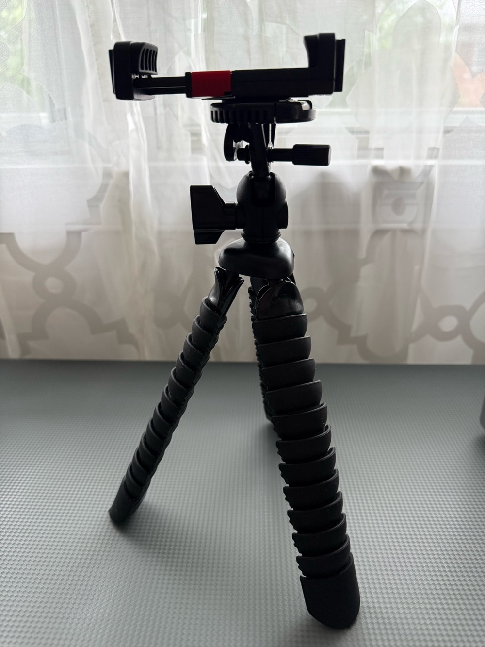 Portable Black Flexible Mini Tripod with Phone Mount